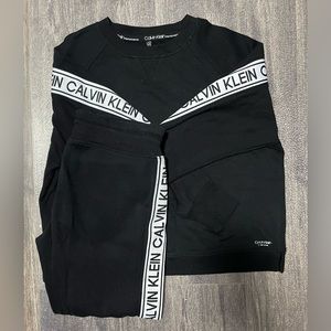 Calvin Klein set. Good for winter/fall